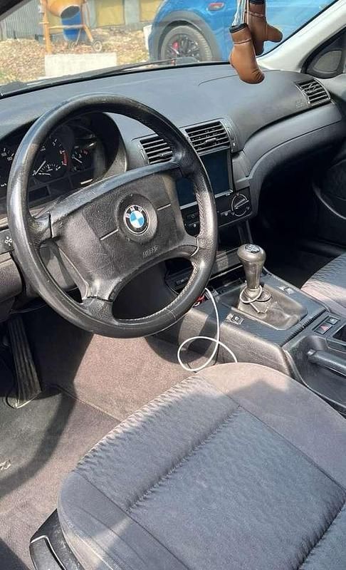 Gebraucht BMW 318 143 PS (105 kW) 2000 Silber Limousine