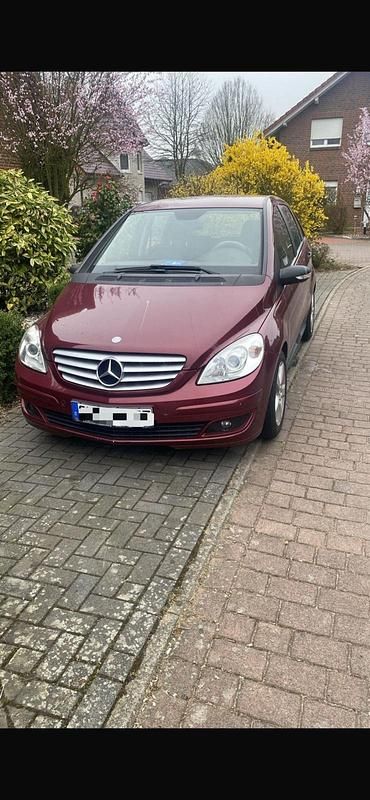 Gebraucht Mercedes B180 109 PS (80 kW) 2005 Rot Van / Kleinbus
