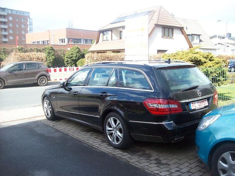 Gebraucht Mercedes E220 170 PS (125 kW) 2011 Schwarz Kombi