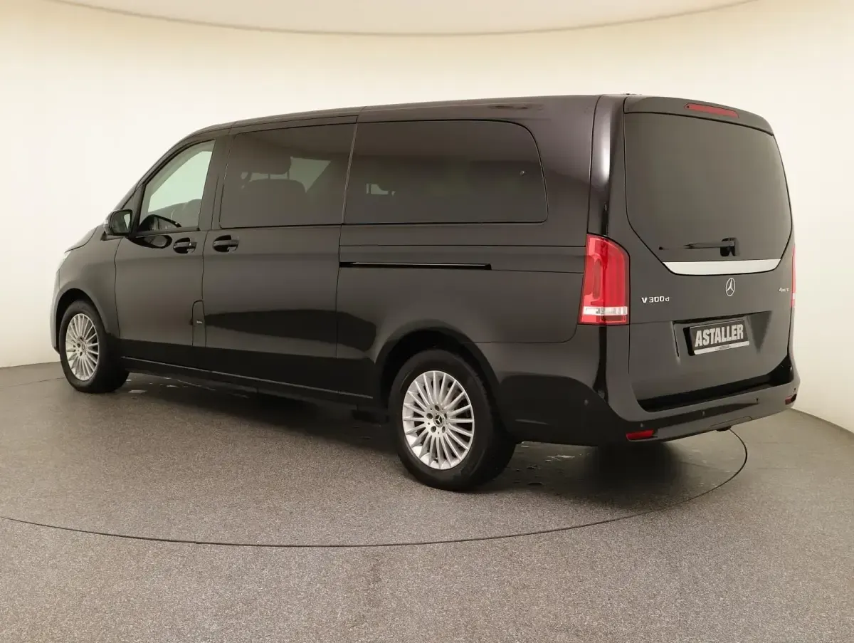 Gebraucht Mercedes V300 Avantgarde Edition 237 PS (174 kW) 2024 Obsidianschwarz Van / Kleinbus