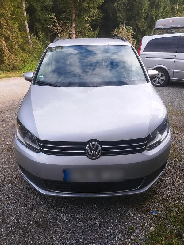 Silber Gebraucht 2010 VW Touran Van / Kleinbus | 4.990 € (Etwas zu teuer) - Bild 1/4