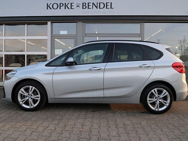 Gebraucht BMW 218 Advantage 140 PS (102 kW) 2020 Glaciersilber metallic (metallic) Limousine