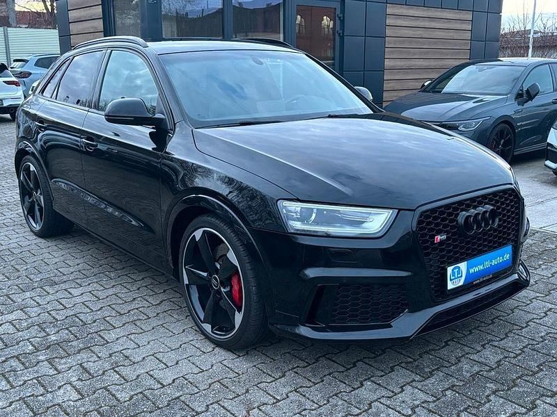 Mythosschwarz metallic (metallic) Gebraucht 2014 Audi RS Q3 Sport SUV | 21.999 € (Fairer Preis) - Bild 1/4