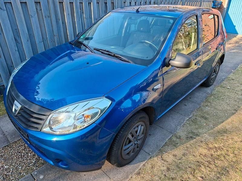 Gebraucht Dacia Sandero 75 PS (55 kW) 2009 Blau Limousine