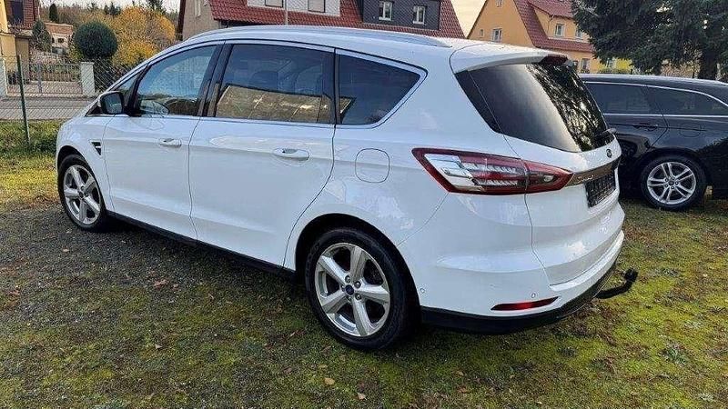 Gebraucht Ford S-MAX Titanium 150 PS (110 kW) 2017 Frostweiß Van / Kleinbus