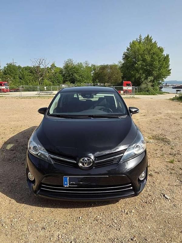 Gebraucht Toyota Verso Edition-S 147 PS (108 kW) 2017 Van / Kleinbus
