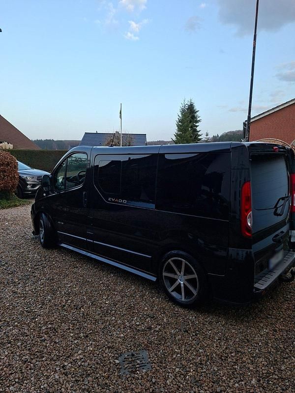 Gebraucht Renault Trafic 115 PS (84 kW) 2014 Schwarz Van / Kleinbus