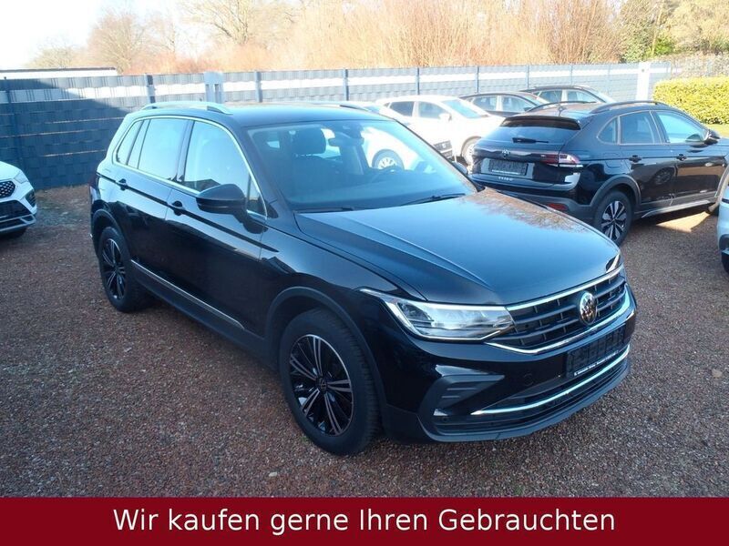 Deep black perleffekt (metallic) Gebraucht 2023 VW Tiguan Move SUV | 31.899 € (Fairer Preis) - Bild 1/4