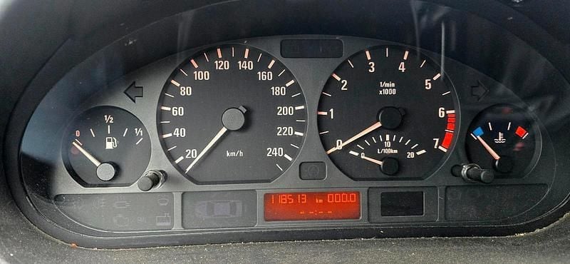 Gebraucht BMW 320 150 PS (110 kW) 2000 Andere farben Limousine