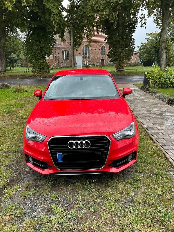 Rot Gebraucht 2012 Audi A1 S-Line Limousine | 11.350 € (Fairer Preis) - Bild 1/4