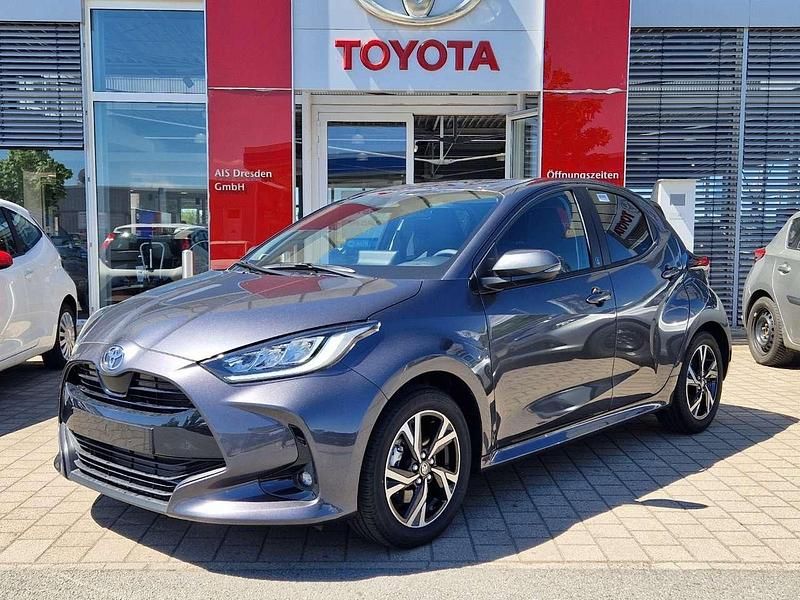 Marlingrau Neu 2025 Toyota Yaris Hybrid Comfort Kleinwagen | 23.990 € - Bild 1/3