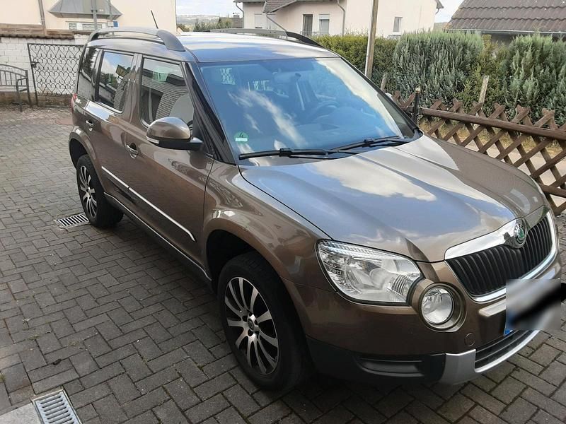 Gold Gebraucht 2012 Skoda Yeti SUV | 4.900 € (Guter Preis) - Bild 1/4
