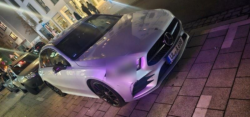 Gebraucht Mercedes A200 AMG line 163 PS (119 kW) 2020 Silber Limousine