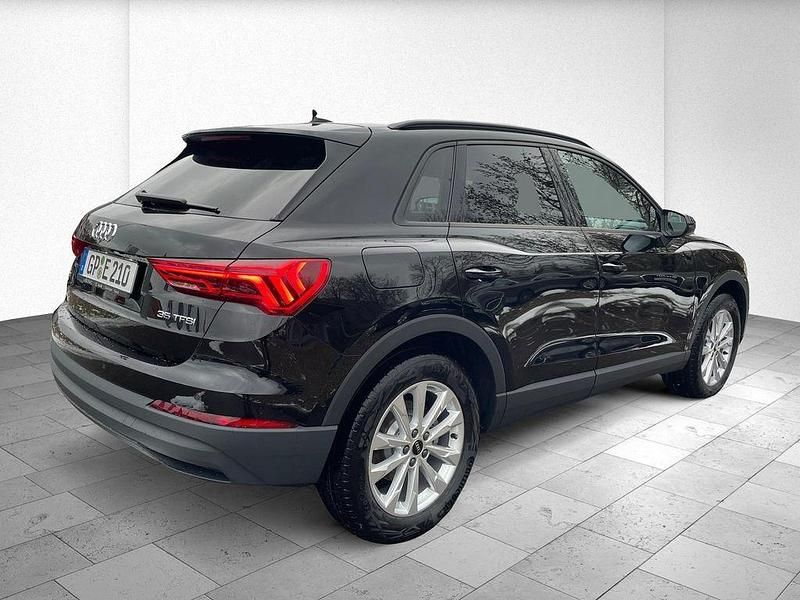 Gebraucht Audi Q3 Basis 150 PS (110 kW) 2023 Mythosschwarz metallic SUV