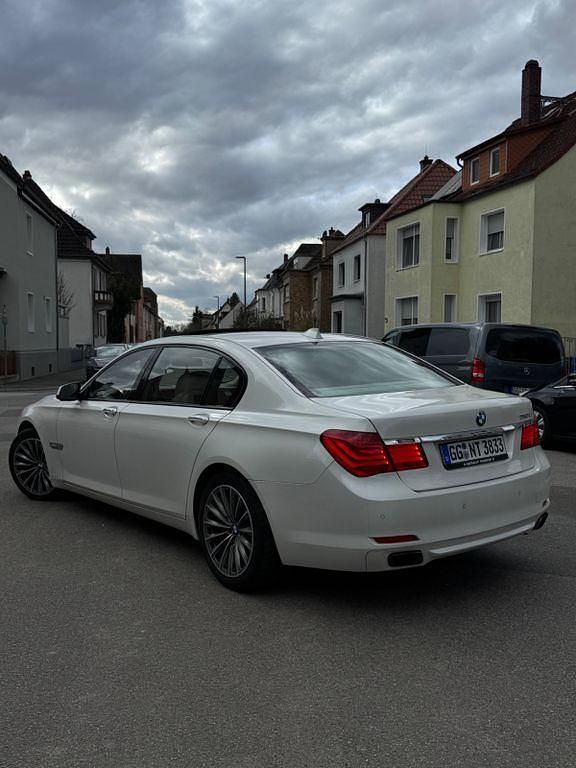Gebraucht BMW 750L 555 PS (408 kW) 2009 Weiß Limousine
