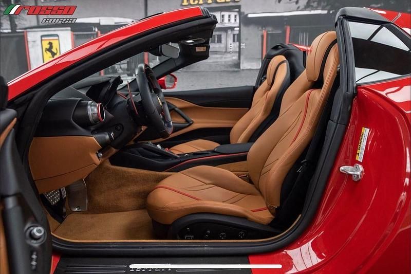Gebraucht Ferrari 812 799 PS (587 kW) 2021 Rot Cabrio