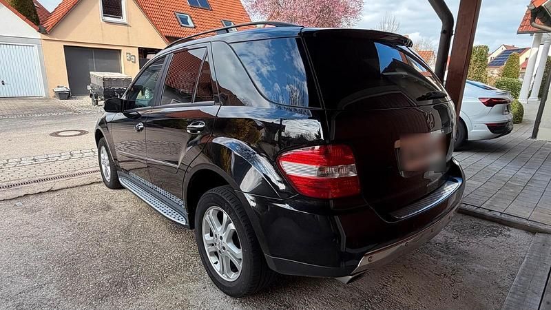 Gebraucht Mercedes ML320 224 PS (164 kW) 2006 Schwarz SUV