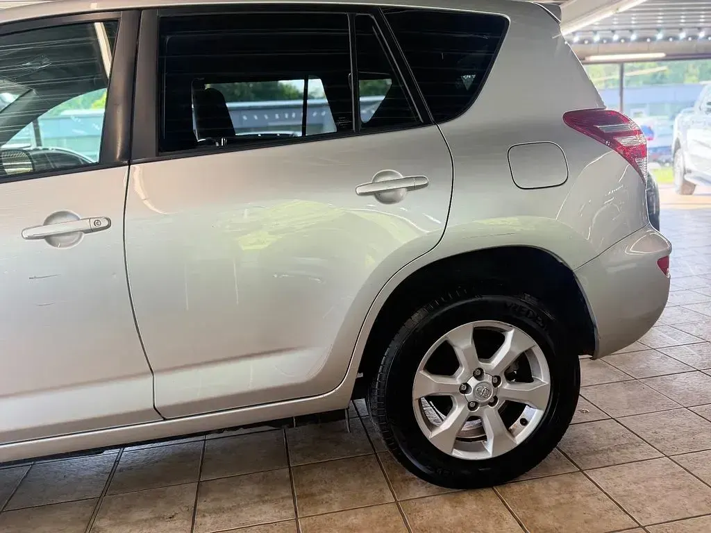 Gebraucht Toyota RAV4 Life 150 PS (110 kW) 2011 Silber SUV