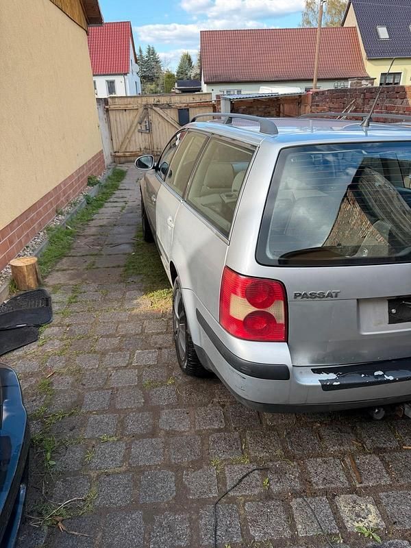Second-hand VW Passat 136 CP (100 kW) 2004 Argintiu Break