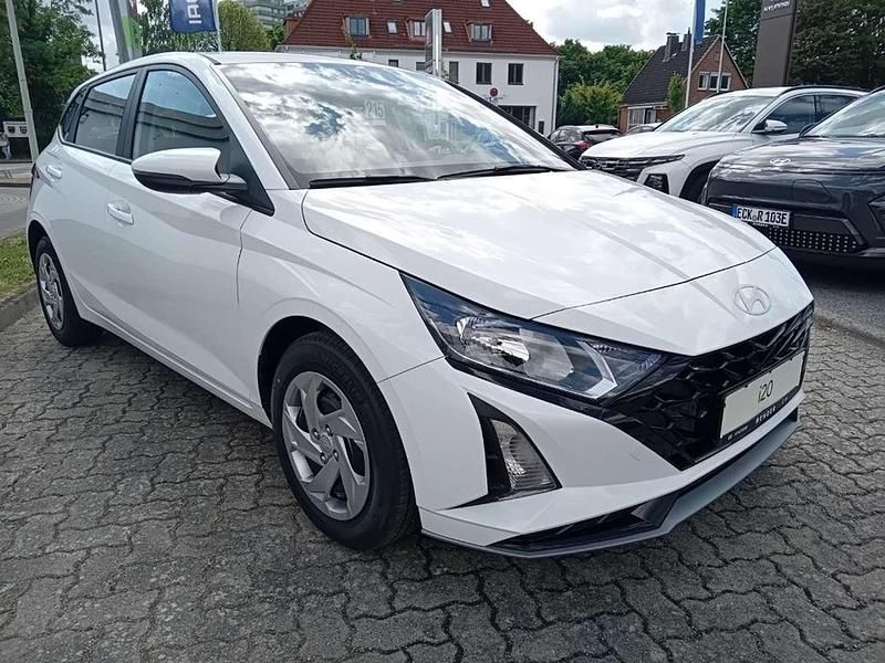 Neu Hyundai i20 Select 101 PS (74 kW) 2025 Atlas white Kleinwagen