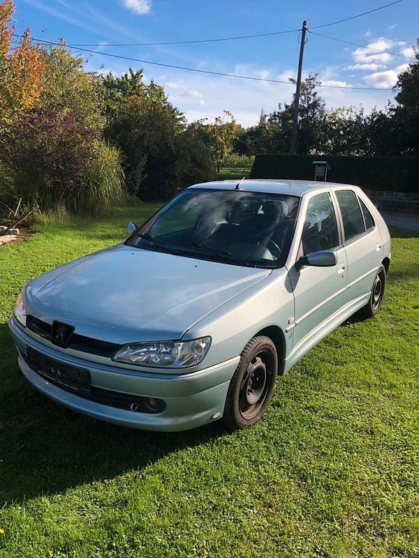 Blau Gebraucht 2001 Peugeot 306 Kleinwagen | 799 € (Superpreis) - Bild 1/4