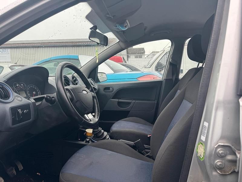 Gebraucht Ford Fiesta 80 PS (58 kW) 2007 Grau Kleinwagen