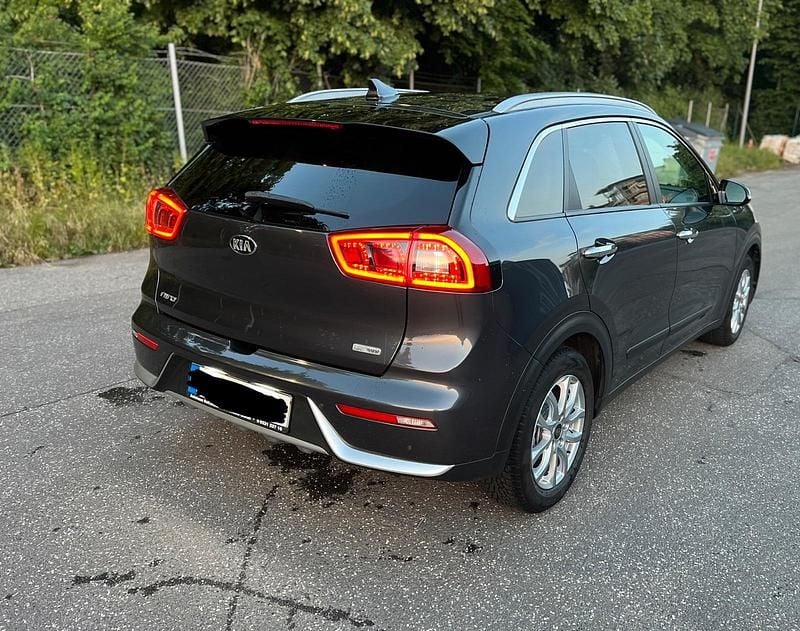 Grau Gebraucht 2018 Kia Niro SUV | 15.400 € (Guter Preis) - Bild 1/4