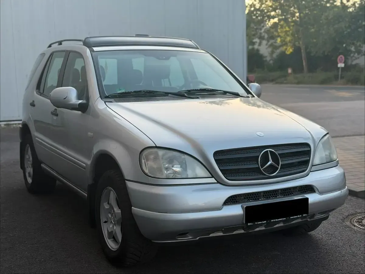 Gebraucht Mercedes ML320 218 PS (160 kW) 2001 Silber SUV