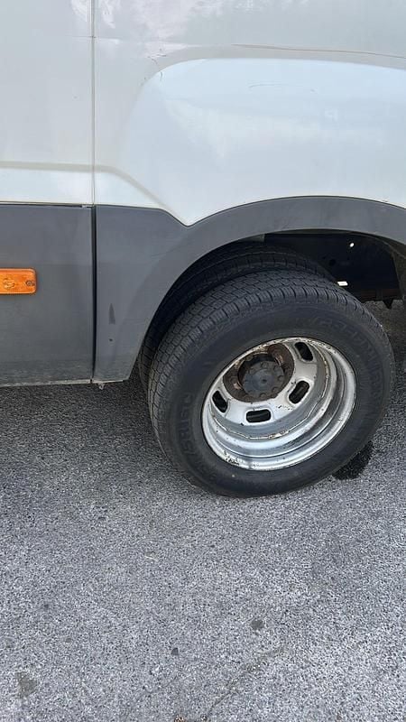 Gebraucht Iveco Daily 140 PS (102 kW) 2017 Weiß Van / Kleinbus