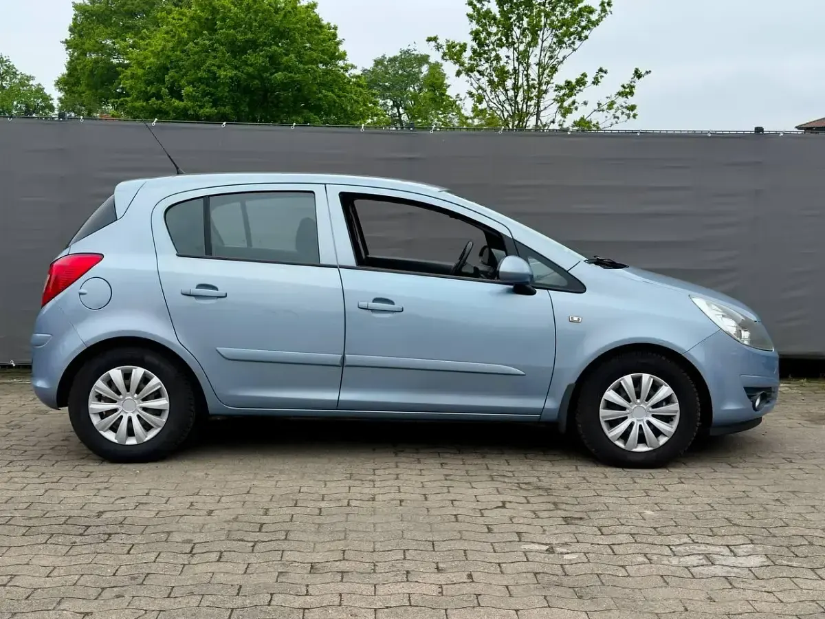 Używany Opel Corsa 90 KM (66 kW) 2007 Niebieski Hatchback