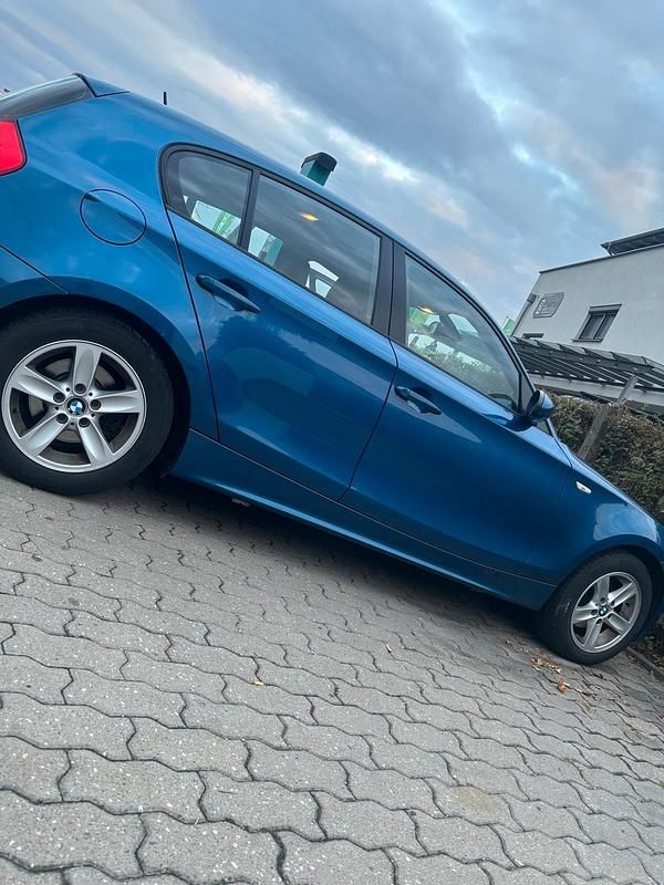 Blau Gebraucht 2006 BMW 120 Kleinwagen | 5.700 € (Etwas zu teuer) - Bild 1/4