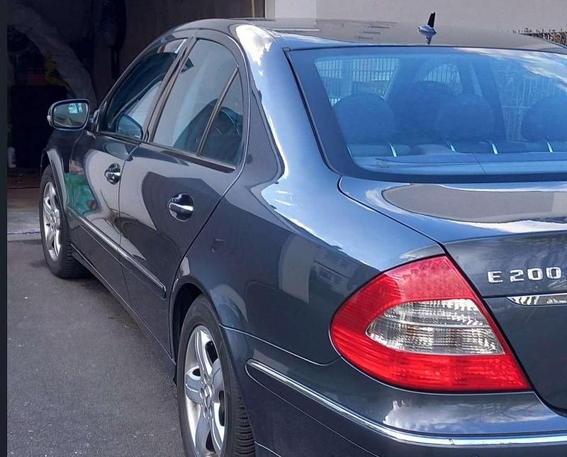 Grau Gebraucht 2008 Mercedes E200 Elegance Limousine | 5.350 € (Guter Preis) - Bild 1/4