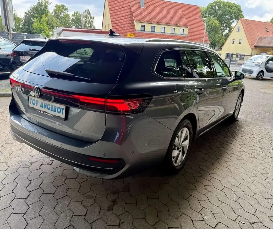 Gebraucht VW Passat 150 PS (110 kW) 2024 Grau Kombi