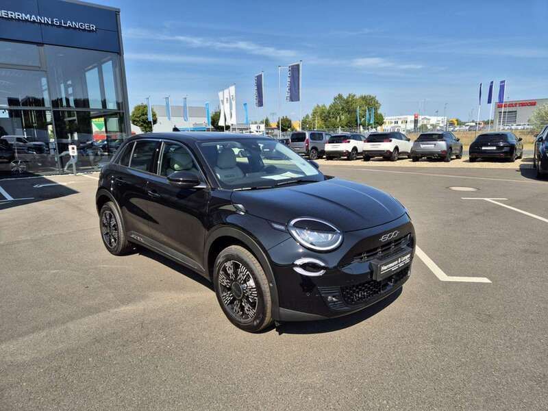 Gebraucht Fiat 600 Style 101 PS (74 kW) 2024 Unilackierung schwarz SUV