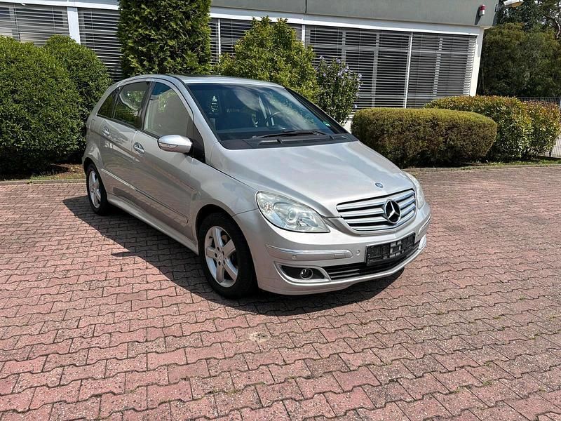 Silber Gebraucht 2007 Mercedes B180 Van / Kleinbus | 5.750 € - Bild 1/4
