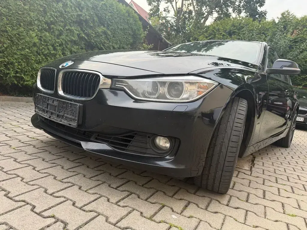 Gebraucht BMW 320 184 PS (135 kW) 2014 Schwarz Limousine
