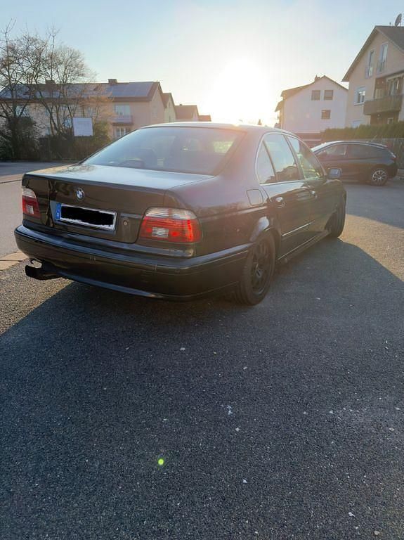 Second-hand BMW 520 Performance 170 CP (125 kW) 2000 Negru Berlinǎ