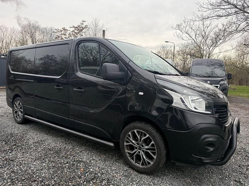 Second-hand Renault Trafic 140 CP (102 kW) 2016 Negru Monovolum