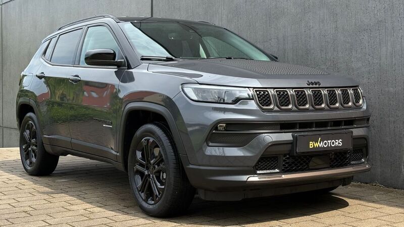 Grau Gebraucht 2022 Jeep Compass Limited SUV | 21.990 € - Bild 1/4