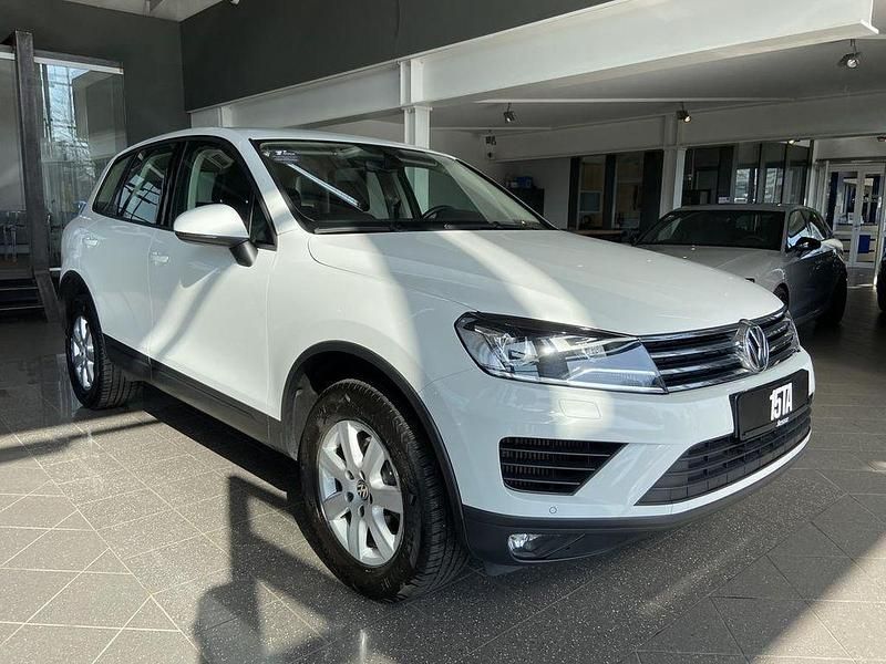 Gebraucht VW Touareg 262 PS (192 kW) 2016 Pure white SUV