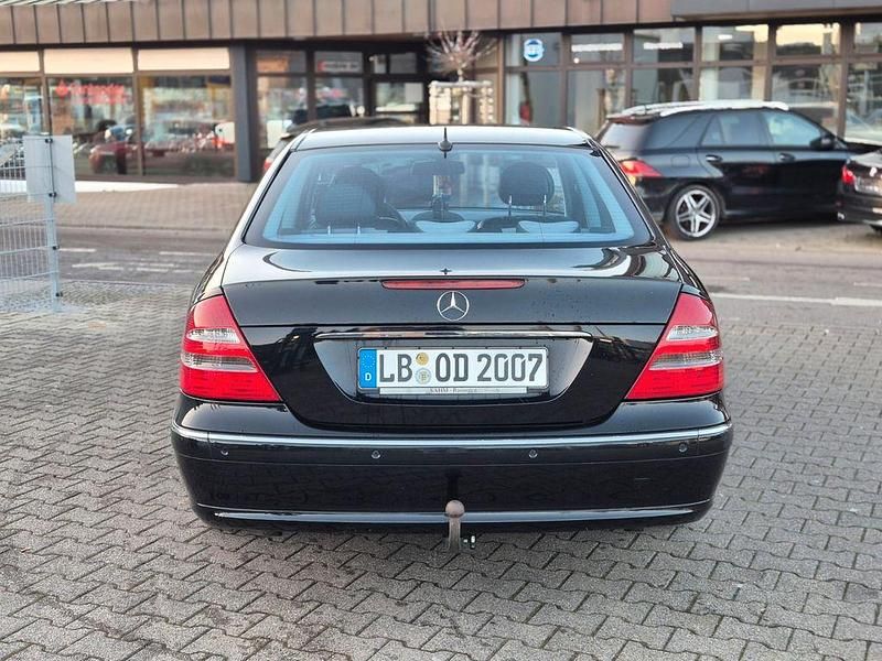 Gebraucht Mercedes E280 Avantgarde 177 PS (130 kW) 2005 Schwarz Limousine
