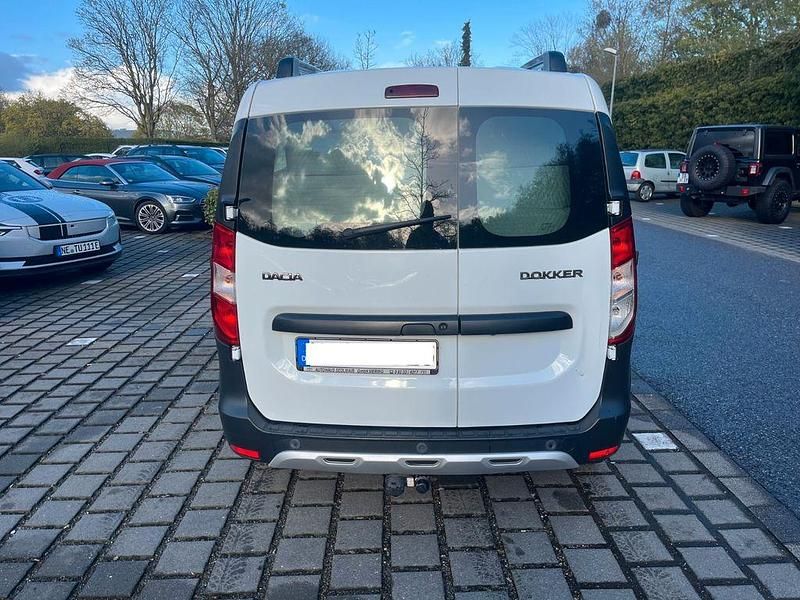 Gebraucht Dacia Dokker Stepway 116 PS (85 kW) 2018 Weiß Van / Kleinbus