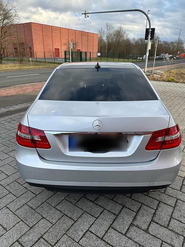 Gebraucht Mercedes E300 231 PS (169 kW) 2013 Silber Limousine