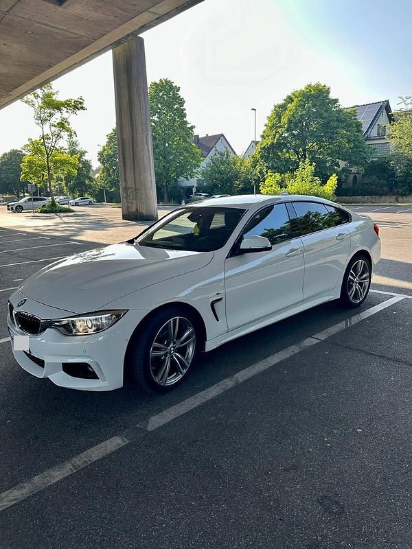 Weiß Gebraucht 2016 BMW 420 Gran Coupé M Sport Coupé | 21.799 € (Fairer Preis) - Bild 1/4