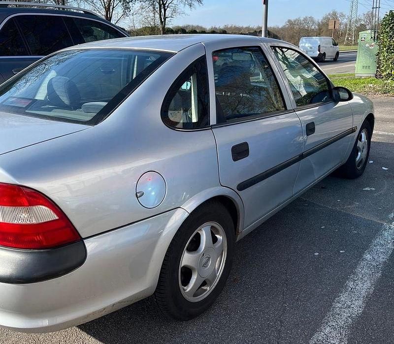 Gebraucht Opel Vectra 101 PS (74 kW) 1999 Silber Limousine