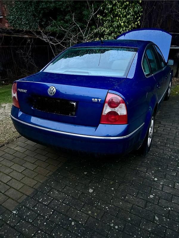 Gebraucht VW Passat 196 PS (144 kW) 2001 Blau Limousine