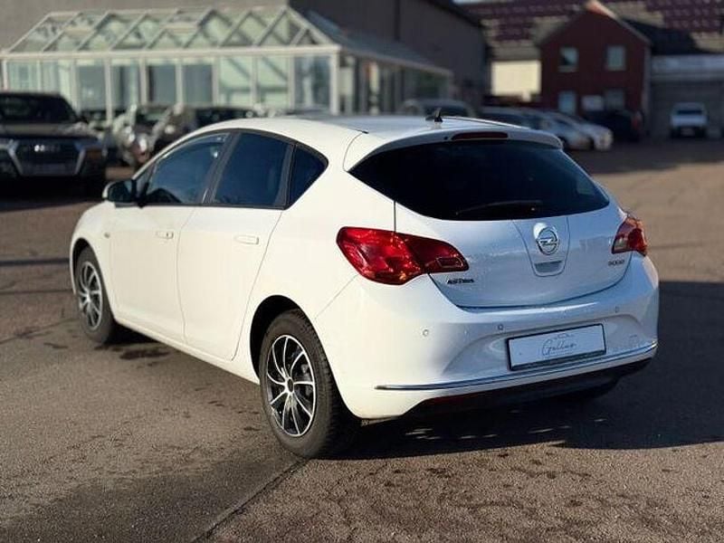 Gebraucht Opel Astra Style 162 PS (119 kW) 2015 Weiß Limousine