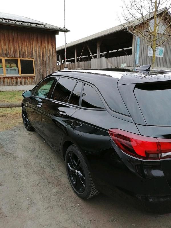 Gebraucht Opel Astra 110 PS (80 kW) 2017 Schwarz Kombi