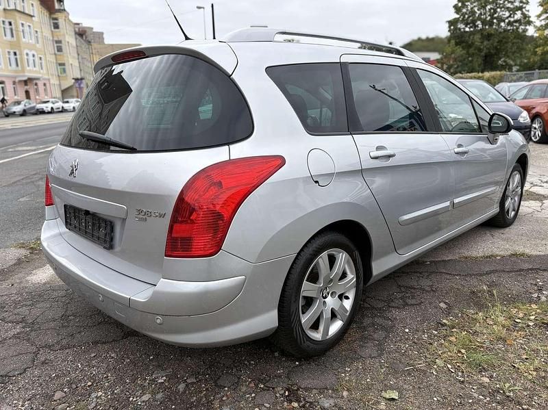 Gebraucht Peugeot 308 SW 114 PS (83 kW) 2013 Aluminiumgrau Kombi