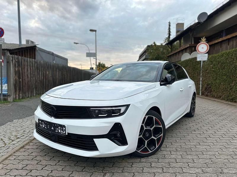 Weiß Gebraucht 2023 Opel Astra Limousine | 18.999 € (Superpreis) - Bild 1/4